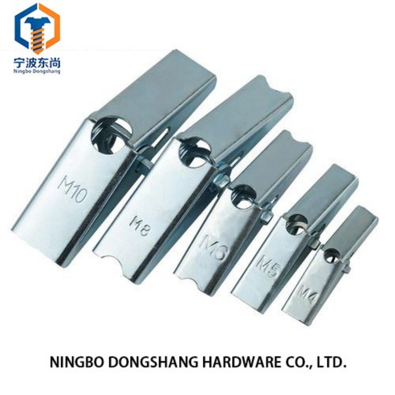 Spring toggle anchor